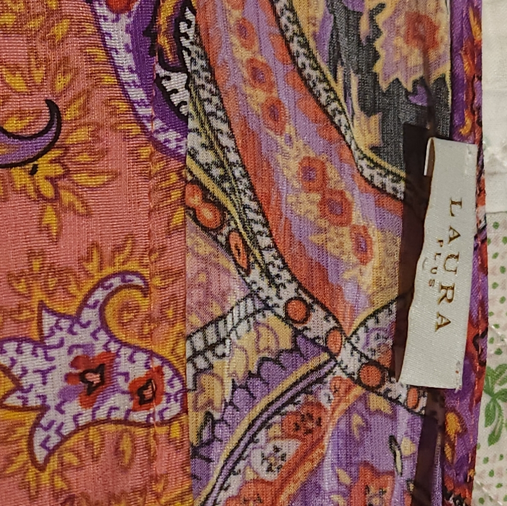 Laura Plus Batwing Top. Paisley. Size 1x. Preloved. - Picture 6 of 7
